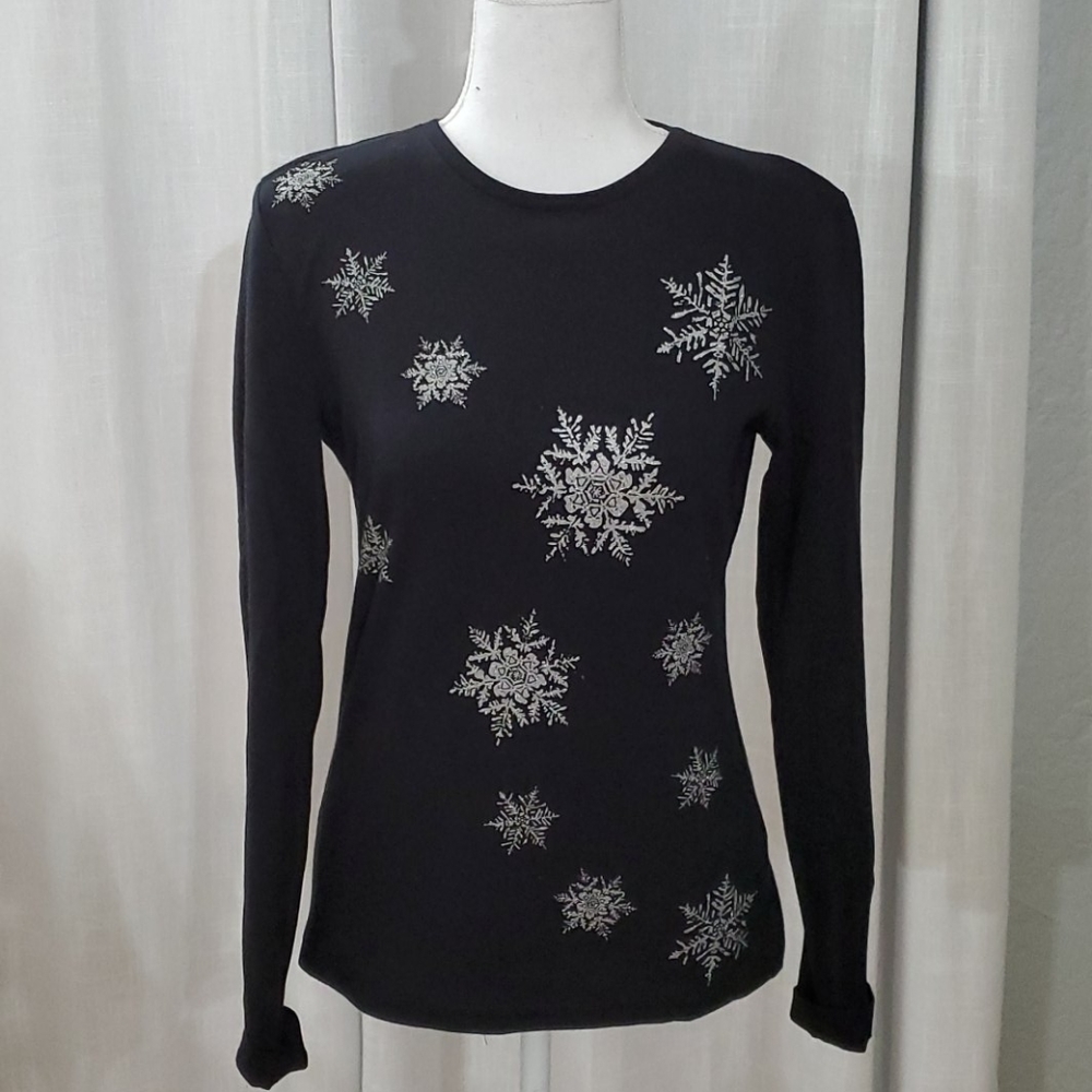 Jones of New York long slv tee w/ snowflakes sz s